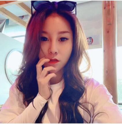 清纯身材  浴火焚身的妹子