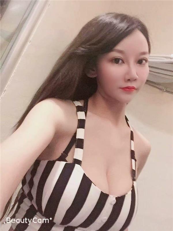 验证这个性感大乳，风Sao到位，波霸级别风Sao性感